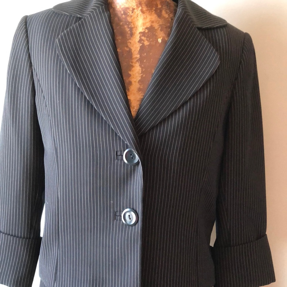 Woman’s Dress Suit. Size 4